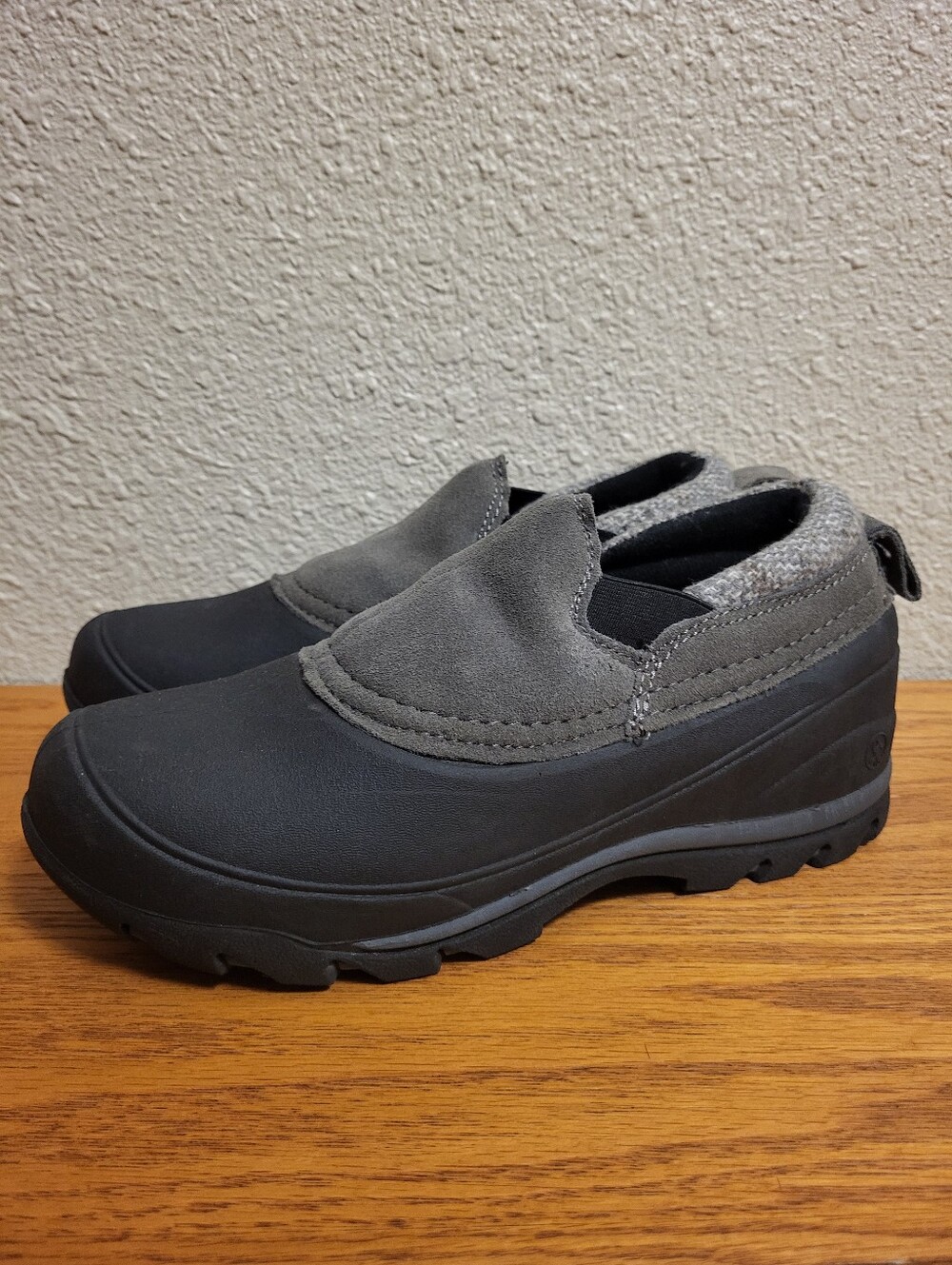 Northside Gray & Black Slip-On Shoe Size 7